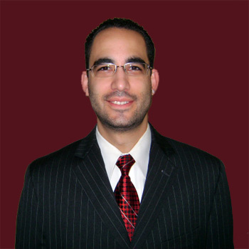 Mike from Estate Jewelry Buyer reviewing jewelry